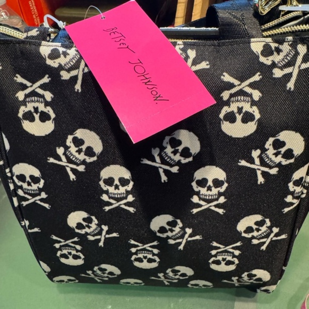 BETSEY JOHNSON zip top lunch tote☠️keep your food FRESH for HOURS! See pic4 more
